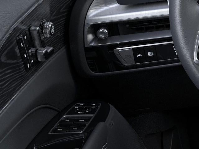 2025 Cadillac LYRIQ Luxury 2